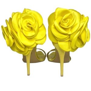 New✨Akira Azalea Wang Bright Yellow Floral back strap  pointed toe 4.5 inch heel